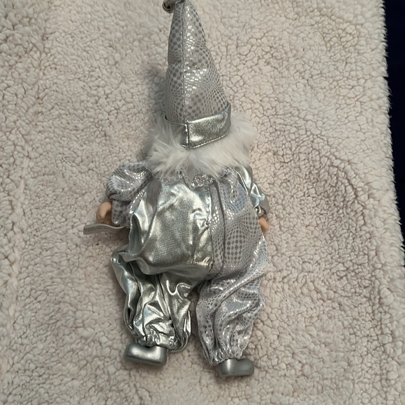 Source Unknown Silver and White Doll with Accessories - Picture 2 of 3